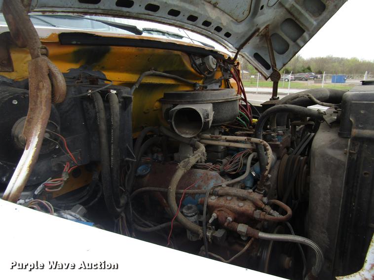 image for item DF7933 1984 Ford B700 oil distribution truck