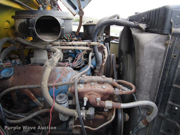 image for item DF7933 1984 Ford B700 oil distribution truck