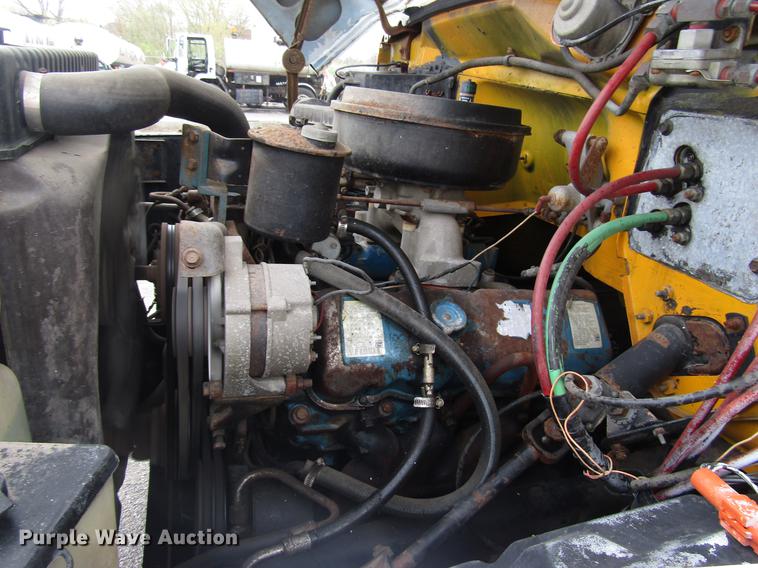 image for item DF7933 1984 Ford B700 oil distribution truck