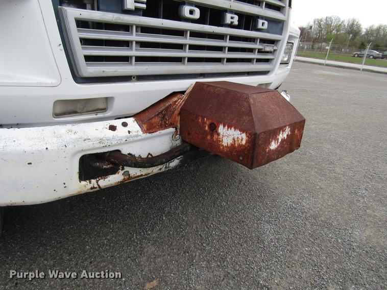 image for item DF7933 1984 Ford B700 oil distribution truck