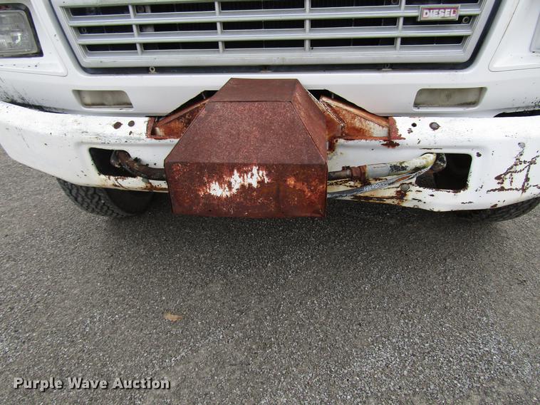 image for item DF7933 1984 Ford B700 oil distribution truck