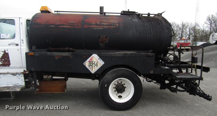 image for item DF7933 1984 Ford B700 oil distribution truck