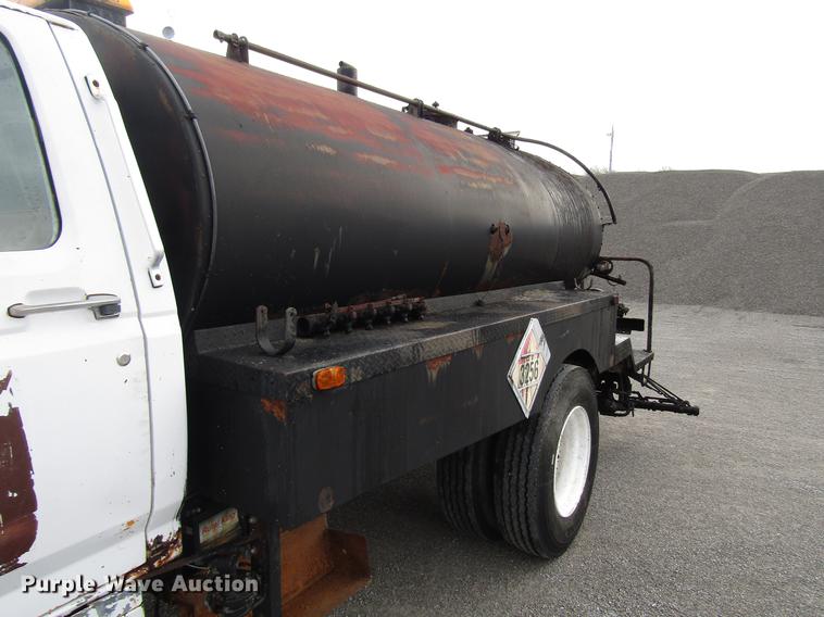 image for item DF7933 1984 Ford B700 oil distribution truck