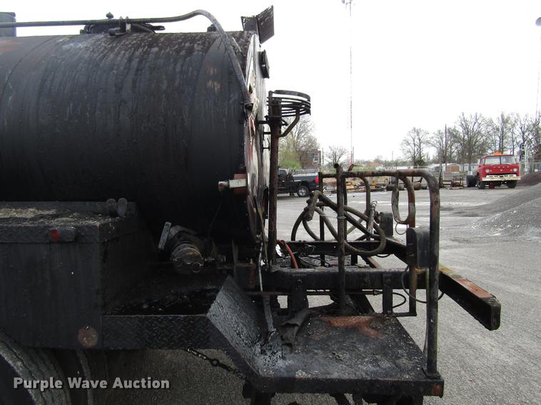 image for item DF7933 1984 Ford B700 oil distribution truck