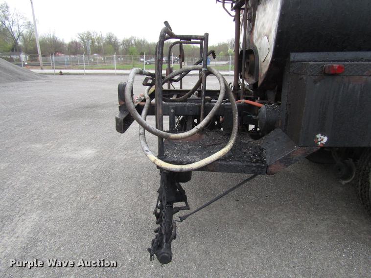 image for item DF7933 1984 Ford B700 oil distribution truck