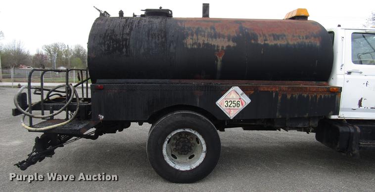 image for item DF7933 1984 Ford B700 oil distribution truck