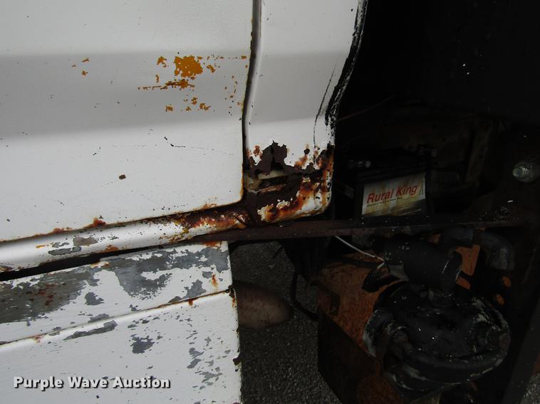 image for item DF7933 1984 Ford B700 oil distribution truck