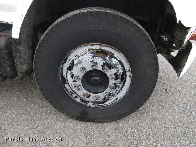 image for item DF7933 1984 Ford B700 oil distribution truck