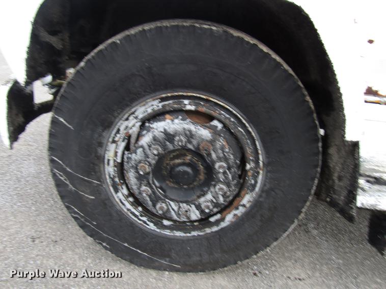 image for item DF7933 1984 Ford B700 oil distribution truck