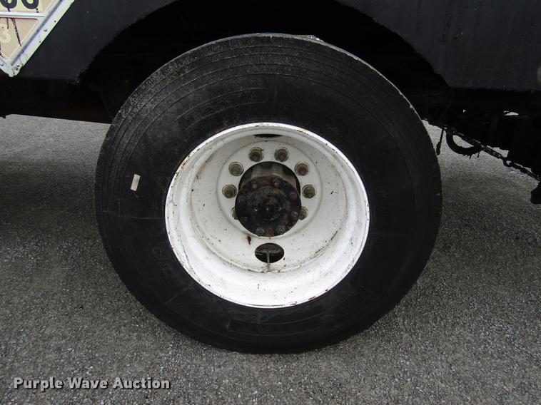 image for item DF7933 1984 Ford B700 oil distribution truck