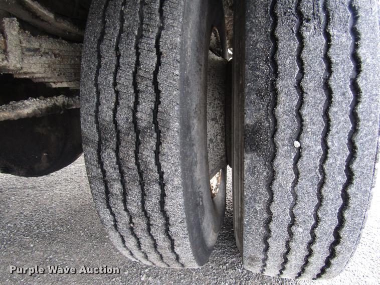 image for item DF7933 1984 Ford B700 oil distribution truck