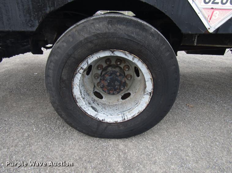 image for item DF7933 1984 Ford B700 oil distribution truck