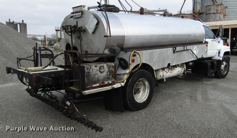 image for item DF7934 1997 GMC C7500 oil distribution truck