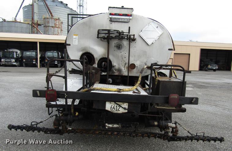 image for item DF7934 1997 GMC C7500 oil distribution truck