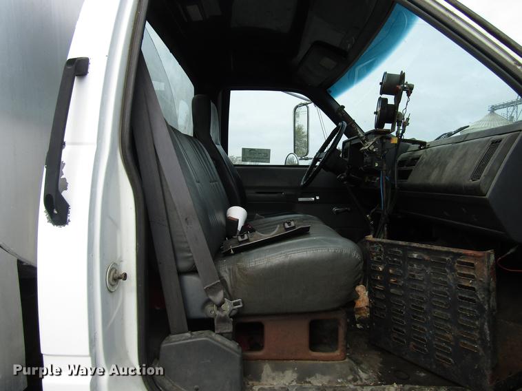 image for item DF7934 1997 GMC C7500 oil distribution truck