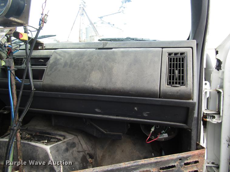 image for item DF7934 1997 GMC C7500 oil distribution truck