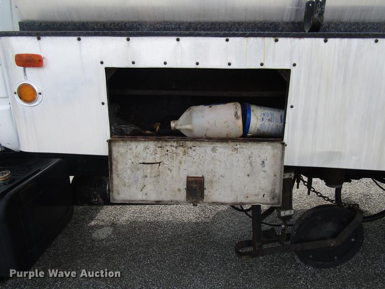 image for item DF7934 1997 GMC C7500 oil distribution truck