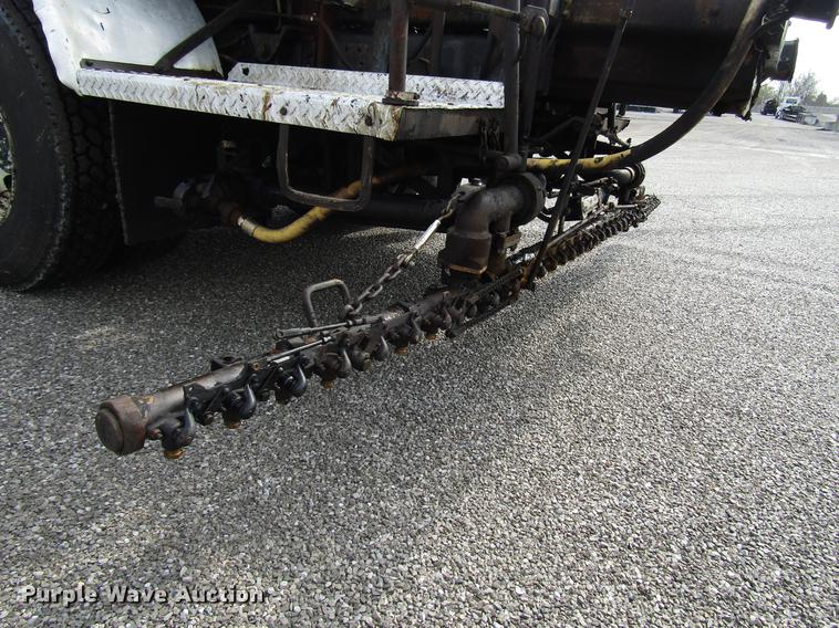 image for item DF7934 1997 GMC C7500 oil distribution truck