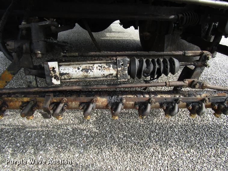 image for item DF7934 1997 GMC C7500 oil distribution truck