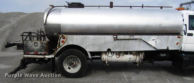 image for item DF7934 1997 GMC C7500 oil distribution truck