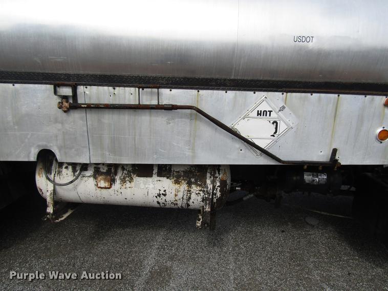 image for item DF7934 1997 GMC C7500 oil distribution truck