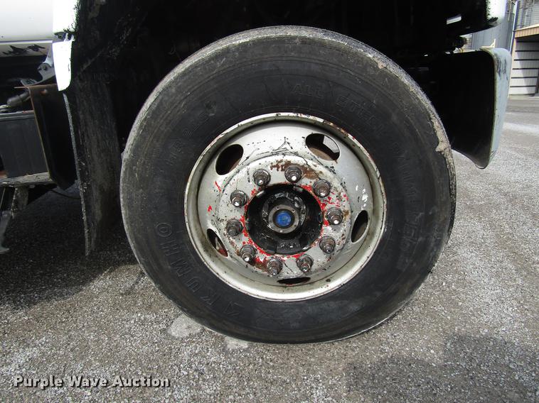 image for item DF7934 1997 GMC C7500 oil distribution truck