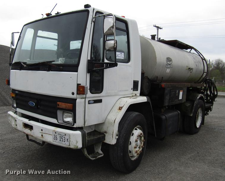 image for item DF7935 1988 Ford CF8000 oil distribution truck