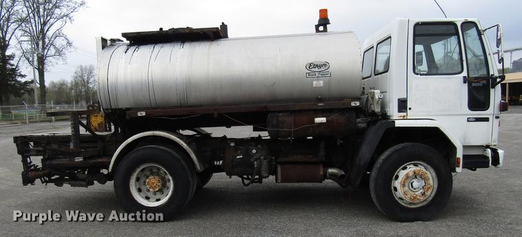 image for item DF7935 1988 Ford CF8000 oil distribution truck
