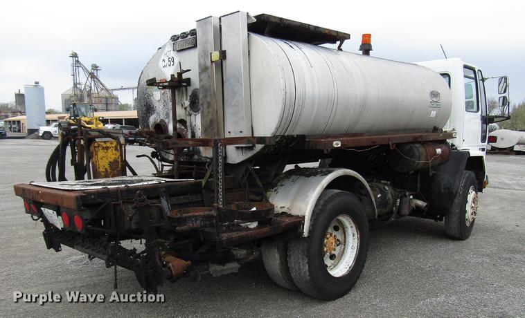 image for item DF7935 1988 Ford CF8000 oil distribution truck