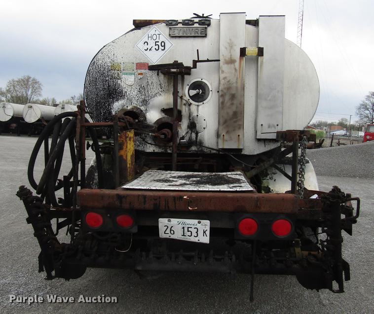 image for item DF7935 1988 Ford CF8000 oil distribution truck