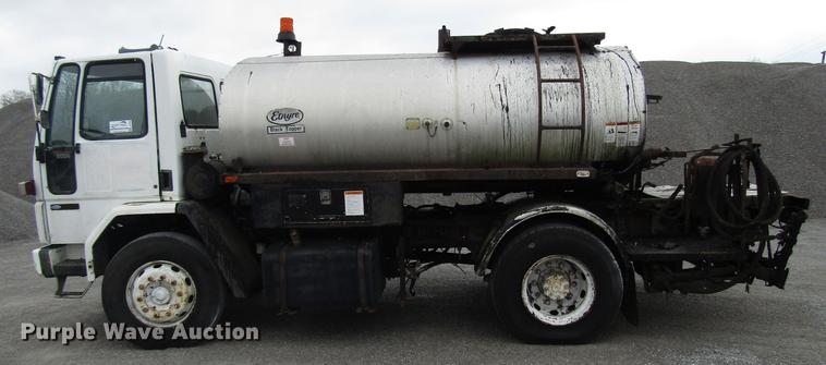 image for item DF7935 1988 Ford CF8000 oil distribution truck