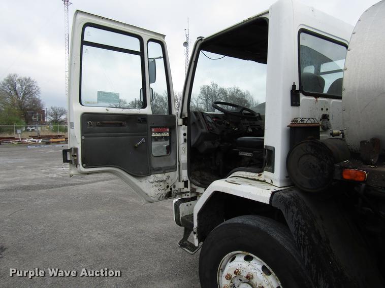 image for item DF7935 1988 Ford CF8000 oil distribution truck