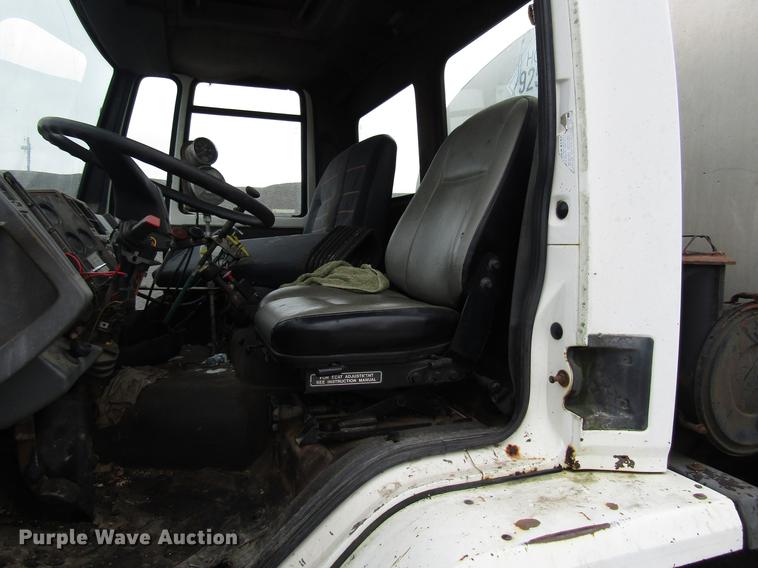 image for item DF7935 1988 Ford CF8000 oil distribution truck