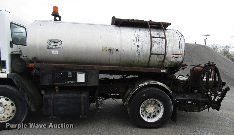 image for item DF7935 1988 Ford CF8000 oil distribution truck