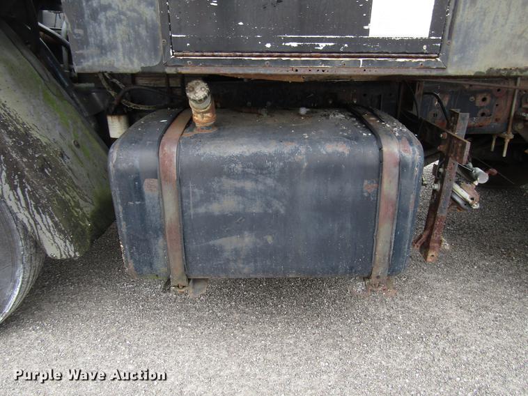 image for item DF7935 1988 Ford CF8000 oil distribution truck