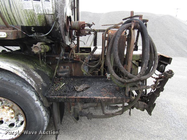 image for item DF7935 1988 Ford CF8000 oil distribution truck