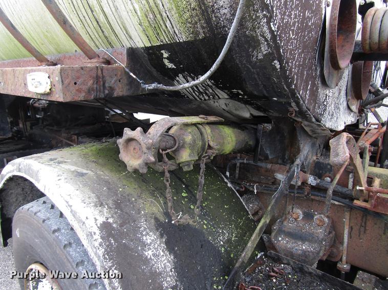 image for item DF7935 1988 Ford CF8000 oil distribution truck