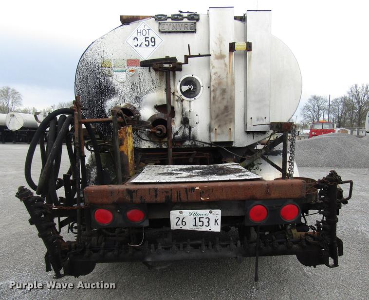 image for item DF7935 1988 Ford CF8000 oil distribution truck