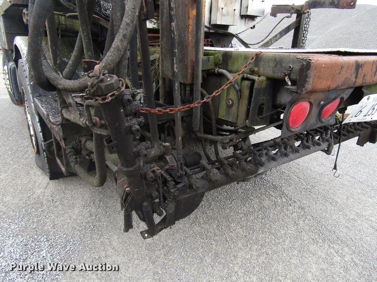 image for item DF7935 1988 Ford CF8000 oil distribution truck