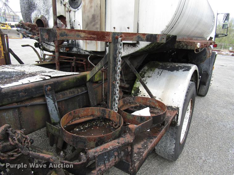 image for item DF7935 1988 Ford CF8000 oil distribution truck