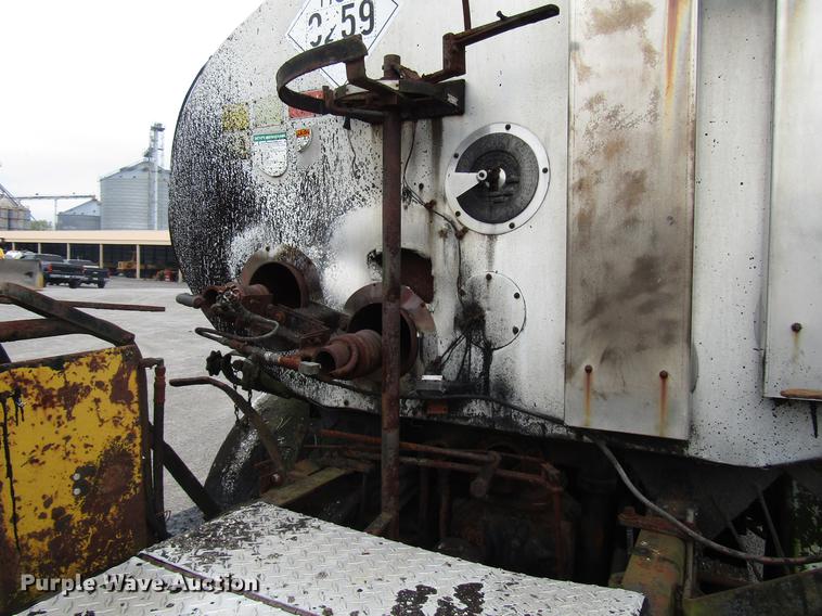 image for item DF7935 1988 Ford CF8000 oil distribution truck