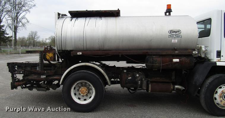 image for item DF7935 1988 Ford CF8000 oil distribution truck