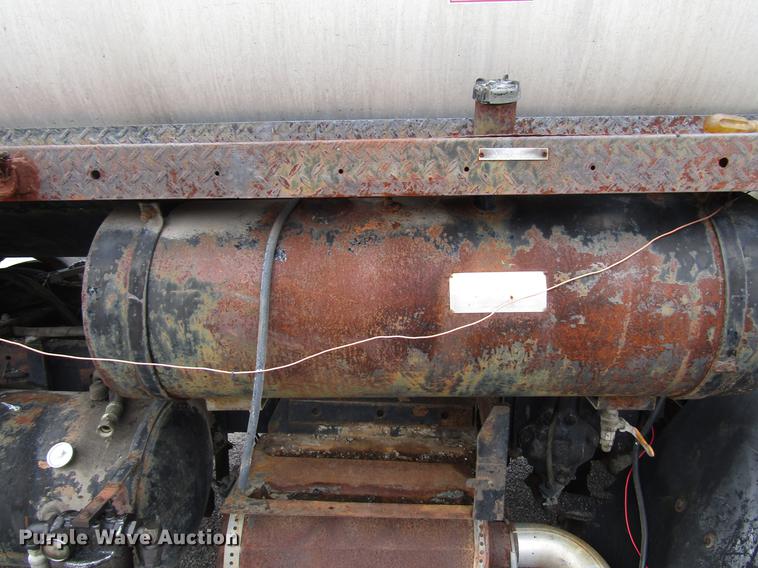 image for item DF7935 1988 Ford CF8000 oil distribution truck