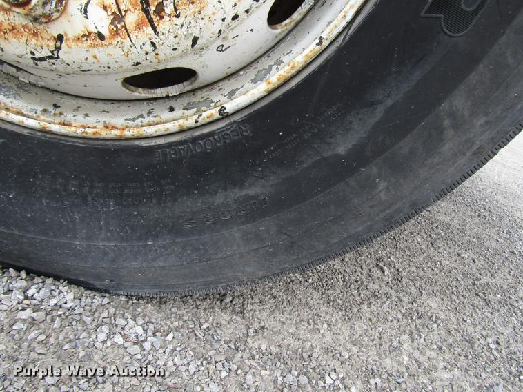 image for item DF7935 1988 Ford CF8000 oil distribution truck