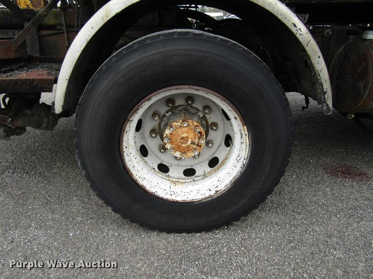 image for item DF7935 1988 Ford CF8000 oil distribution truck