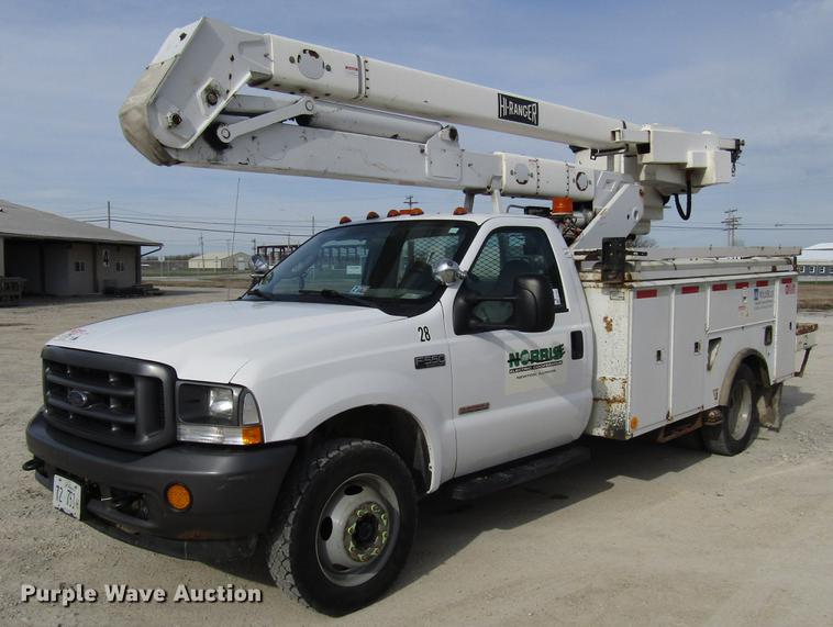 image for item DF7945 2004 Ford F550 Super Duty bucket truck