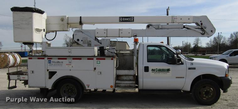 image for item DF7945 2004 Ford F550 Super Duty bucket truck