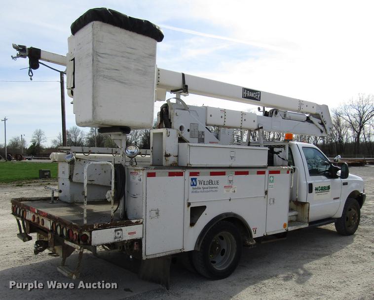 image for item DF7945 2004 Ford F550 Super Duty bucket truck