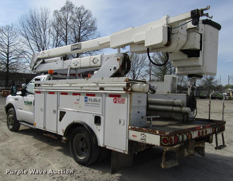 image for item DF7945 2004 Ford F550 Super Duty bucket truck