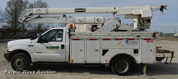 image for item DF7945 2004 Ford F550 Super Duty bucket truck